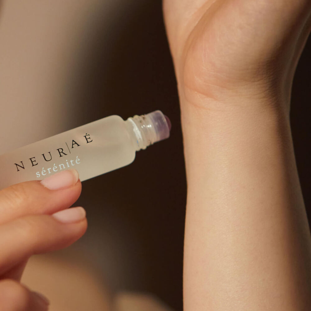 Neuraé sérénité fragrance roll-on model wrist