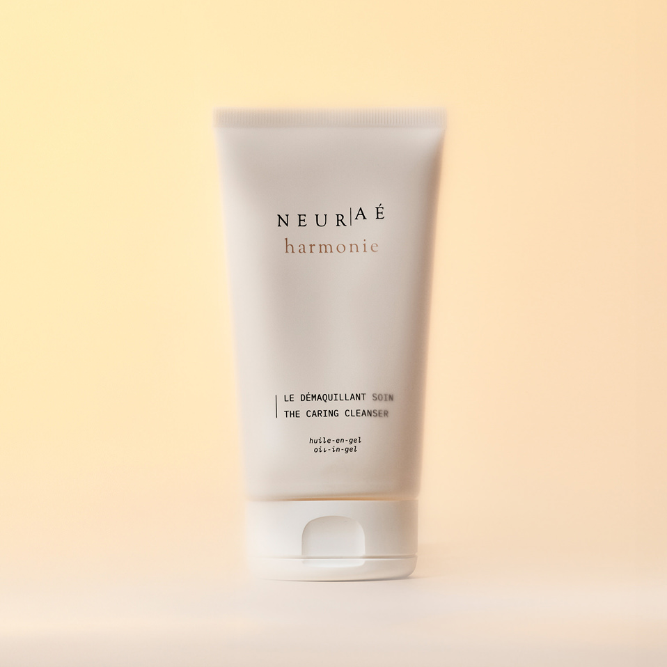 Cleanser packshot + product texture 