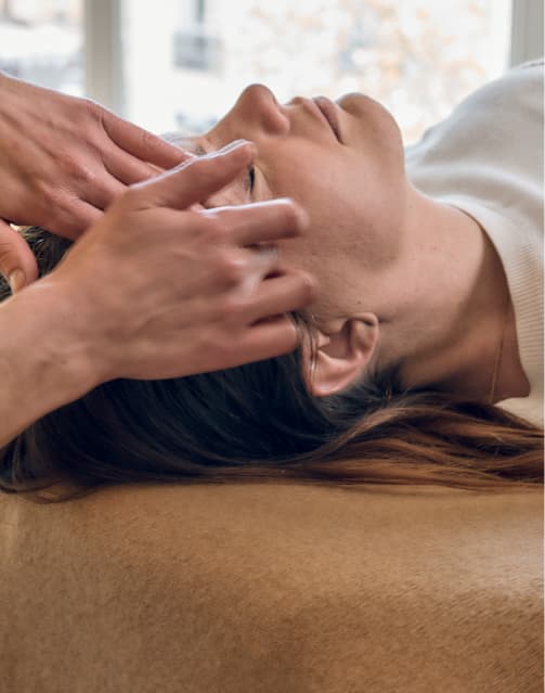 Facial massage by beauty consultant Jeanne Casimir for Neuraé